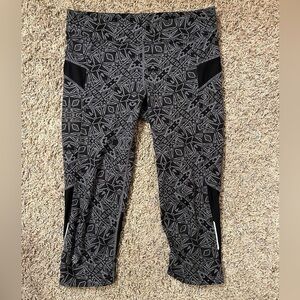 Athleta Cairo Bare To Run Knee Length Capri Cropped Legging Sz XS